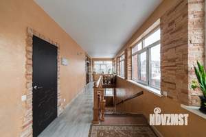 Дом 478м&sup2;, 3-этажный, участок 15 сот.  