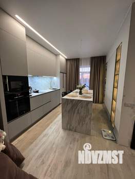 Коттедж 200м&sup2;, 2-этажный, участок 10 сот.  
