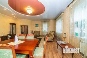 Дом 700м&sup2;, 3-этажный, участок 7 сот.  