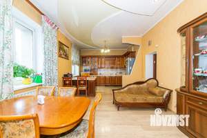 Дом 700м&sup2;, 3-этажный, участок 7 сот.  