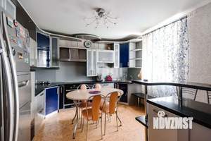 Дом 274м&sup2;, 3-этажный, участок 10 сот.  