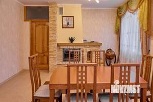 Дом 298м&sup2;, 2-этажный, участок 30 сот.  