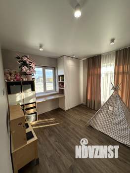 Коттедж 200м&sup2;, 2-этажный, участок 10 сот.  