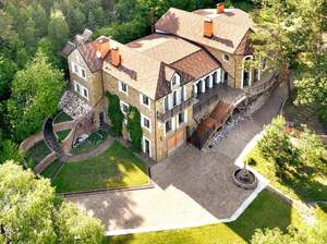 Дом 1140м², 3-этажный, участок 50 сот.  