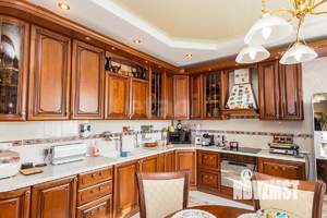 4-к квартира, вторичка, 140м2, 4/5 этаж